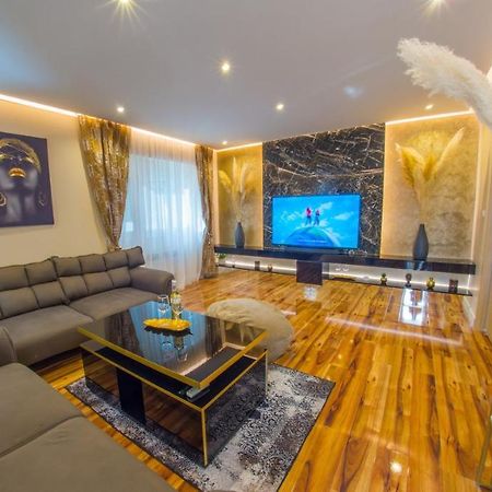 Luxury Apartment Black And Gold Mostar Bagian luar foto