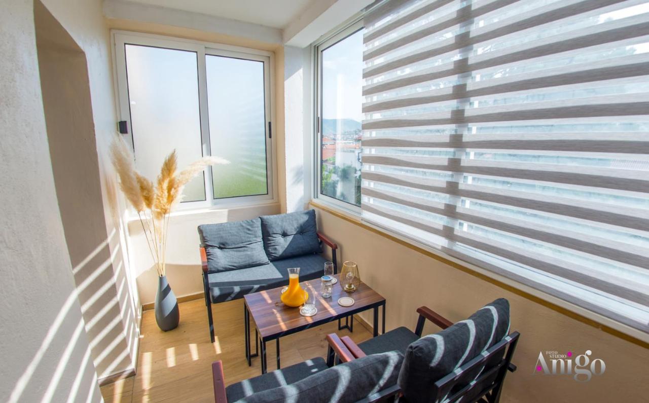Luxury Apartment Black And Gold Mostar Bagian luar foto