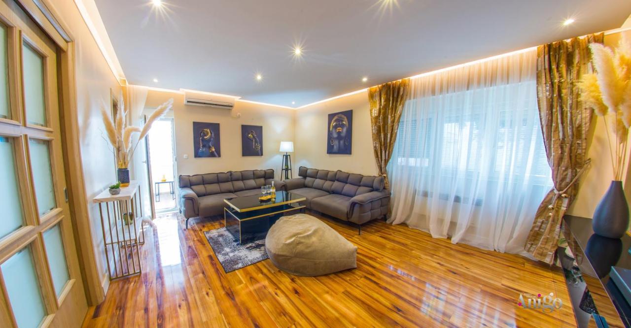 Luxury Apartment Black And Gold Mostar Bagian luar foto