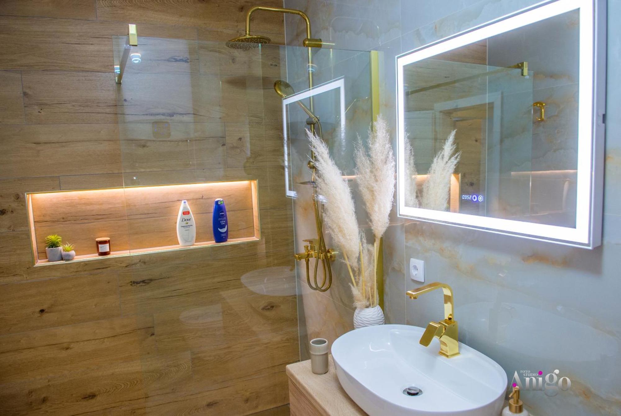 Luxury Apartment Black And Gold Mostar Bagian luar foto