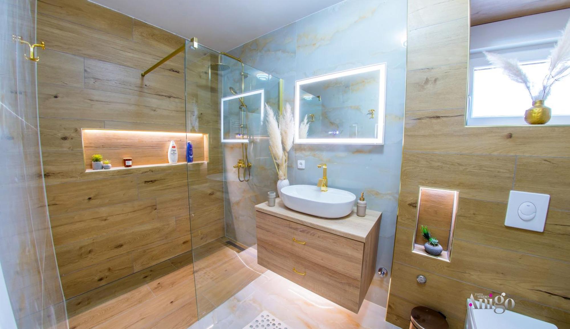 Luxury Apartment Black And Gold Mostar Bagian luar foto