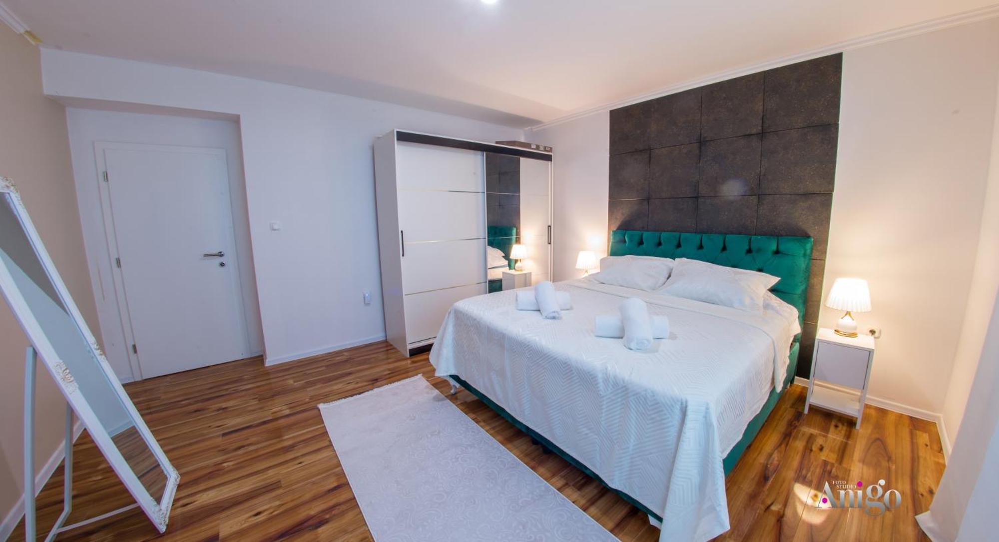 Luxury Apartment Black And Gold Mostar Bagian luar foto