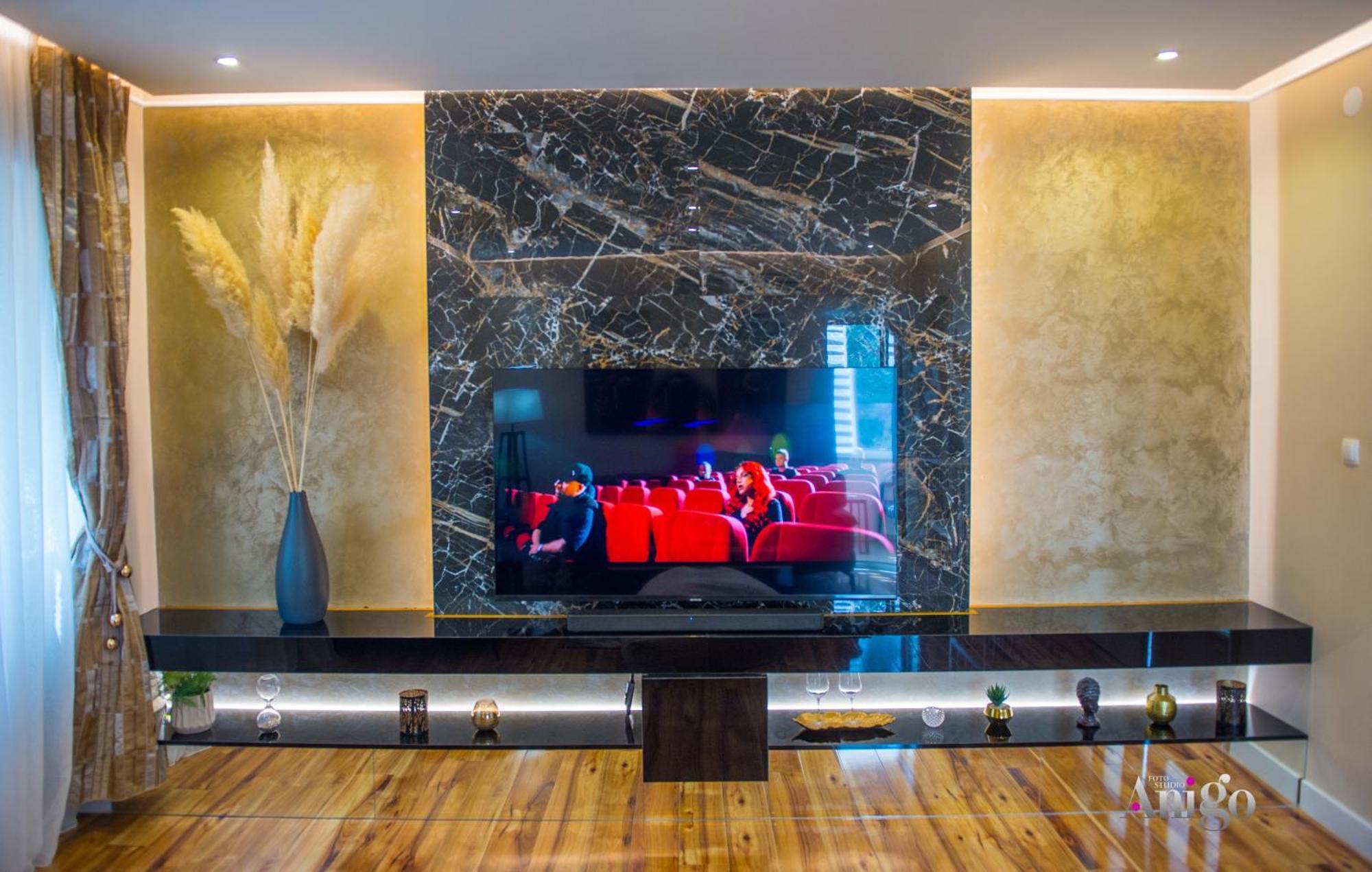 Luxury Apartment Black And Gold Mostar Bagian luar foto