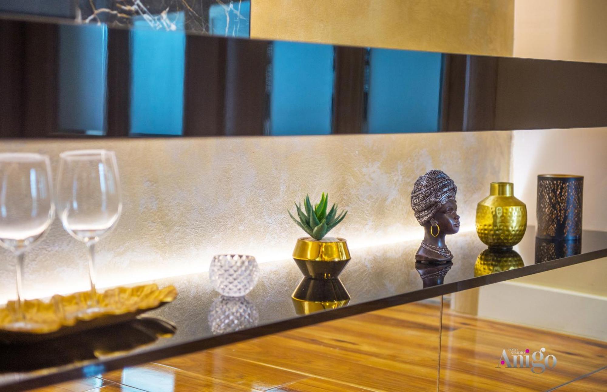Luxury Apartment Black And Gold Mostar Bagian luar foto