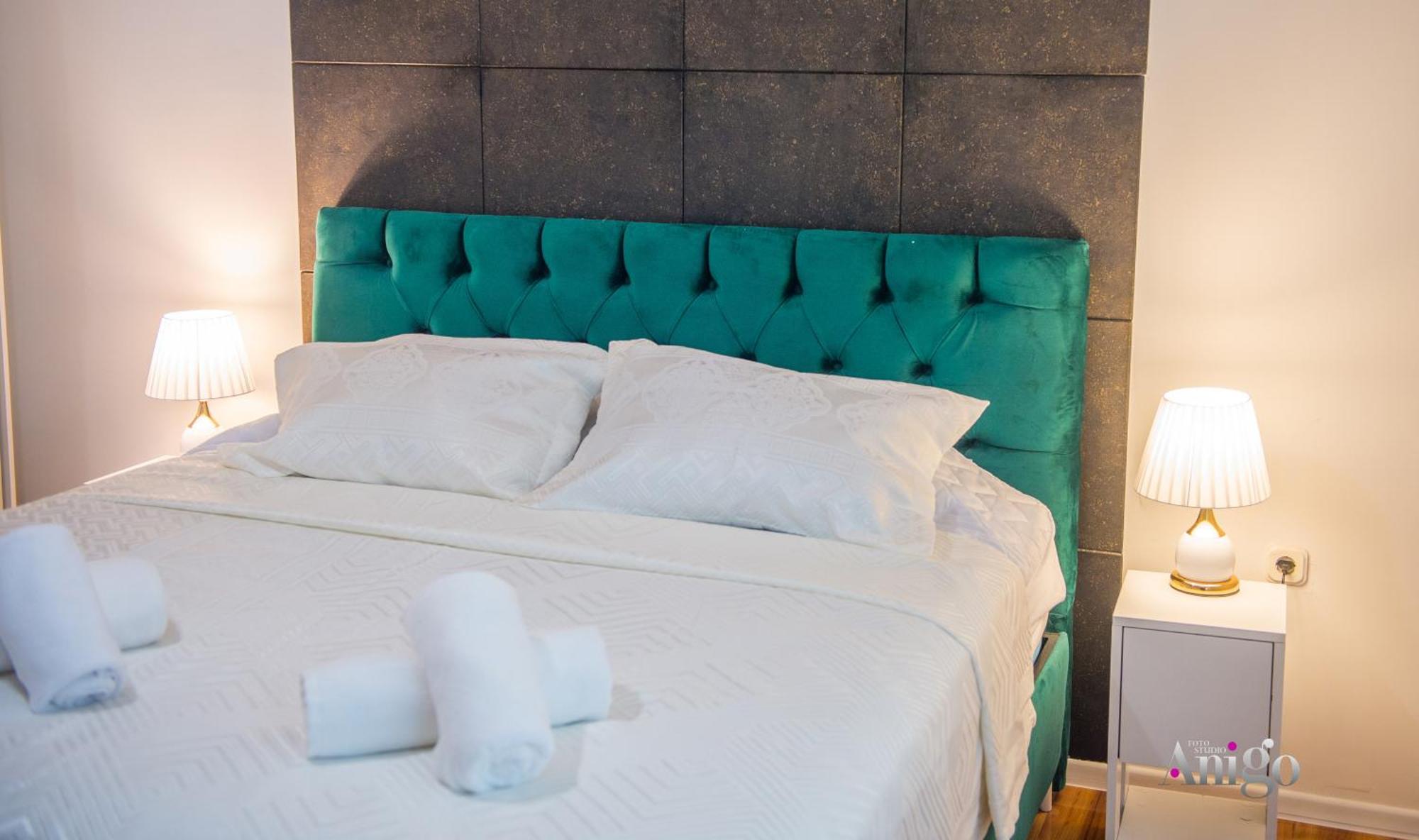 Luxury Apartment Black And Gold Mostar Bagian luar foto
