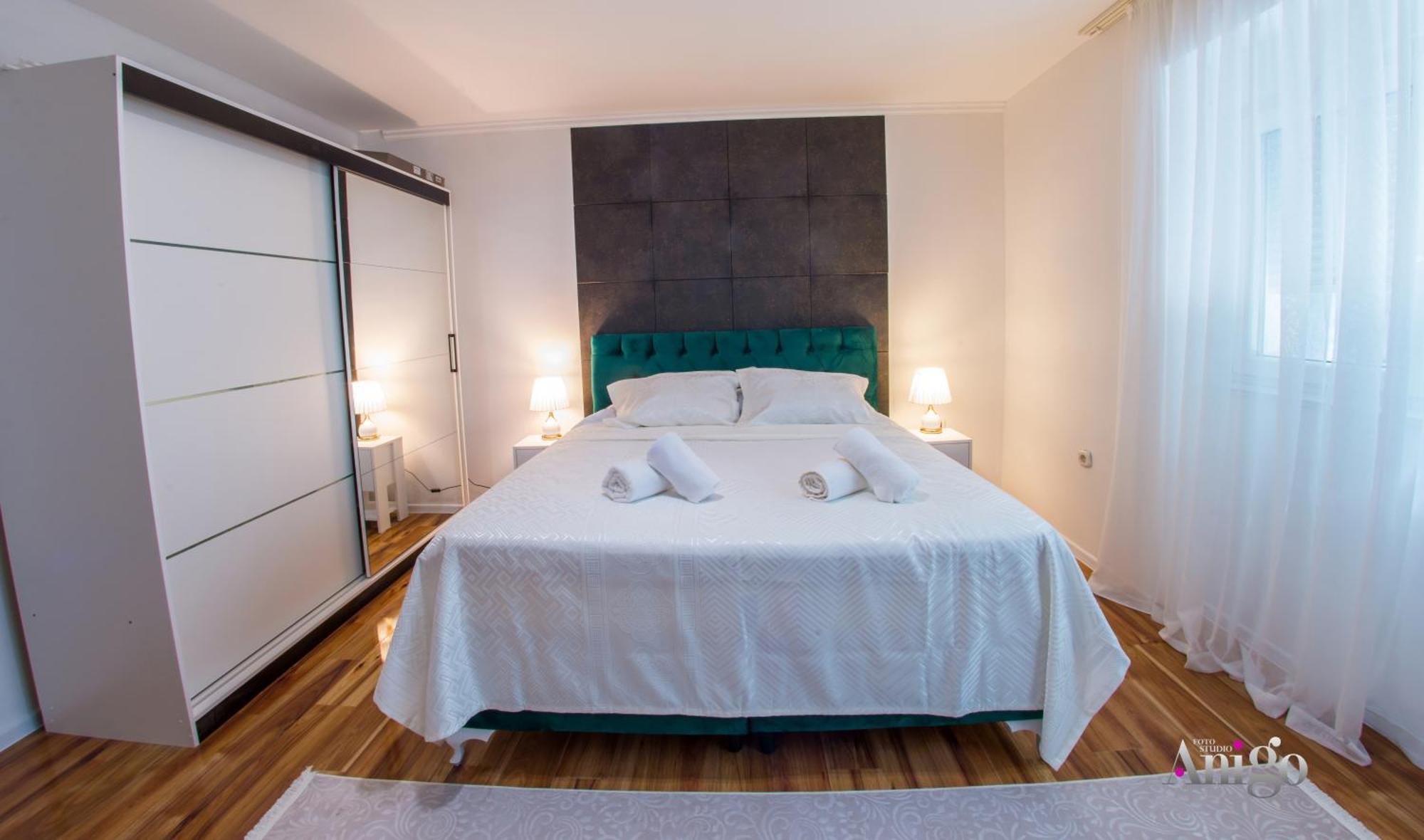 Luxury Apartment Black And Gold Mostar Bagian luar foto